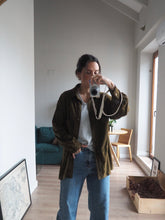 Cargar imagen en el visor de la galería, Sobrecamisa piel ante vintage