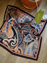Cargar imagen en el visor de la galería, Pañuelo III - 70 x 70cm