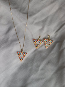 Pack: Collar + pendientes aros CAMERÚN - Charm latón baño oro 18k y cadena Plata 925 baño oro 18k