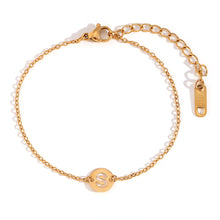Cargar imagen en el visor de la galería, Pulsera letra - Acero dorado 316L baño oro 18k - Elige tu letra