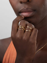 Cargar imagen en el visor de la galería, Anillo Gloria - Acero dorado 316L baño oro 18K- Talla 14, 16 y 18