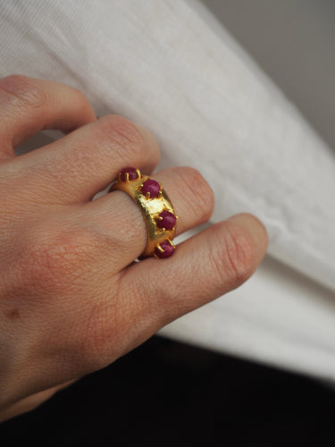 Anillo Delhi - Edición limitada - Latón baño oro 18k - Talla adaptable de 10 a 12, y 14 a 18