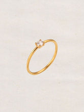 Cargar imagen en el visor de la galería, Anillo solitario circonita - Acero dorado 316L baño oro 18k - Talla 10, 13 y 15