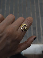 Cargar imagen en el visor de la galería, Anillo sol luna  - Acero dorado 304L baño oro 18k - Talla adaptable de 14 a 16