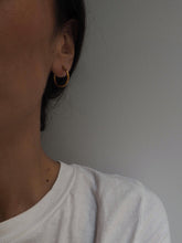 Cargar imagen en el visor de la galería, Pendientes aros 20 mm · Acero dorado 316L baño oro 18K
