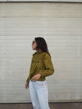 Cargar imagen en el visor de la galería, Blusa estrellas bordadas verde