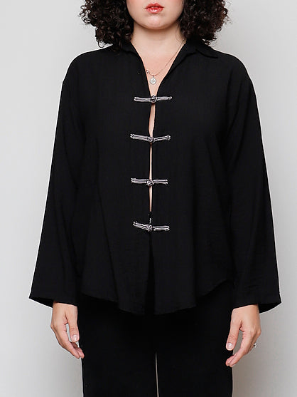 Blusa abotonada negra