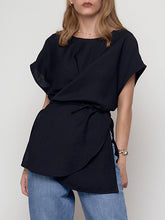 Cargar imagen en el visor de la galería, Blusa cintura lazada negra