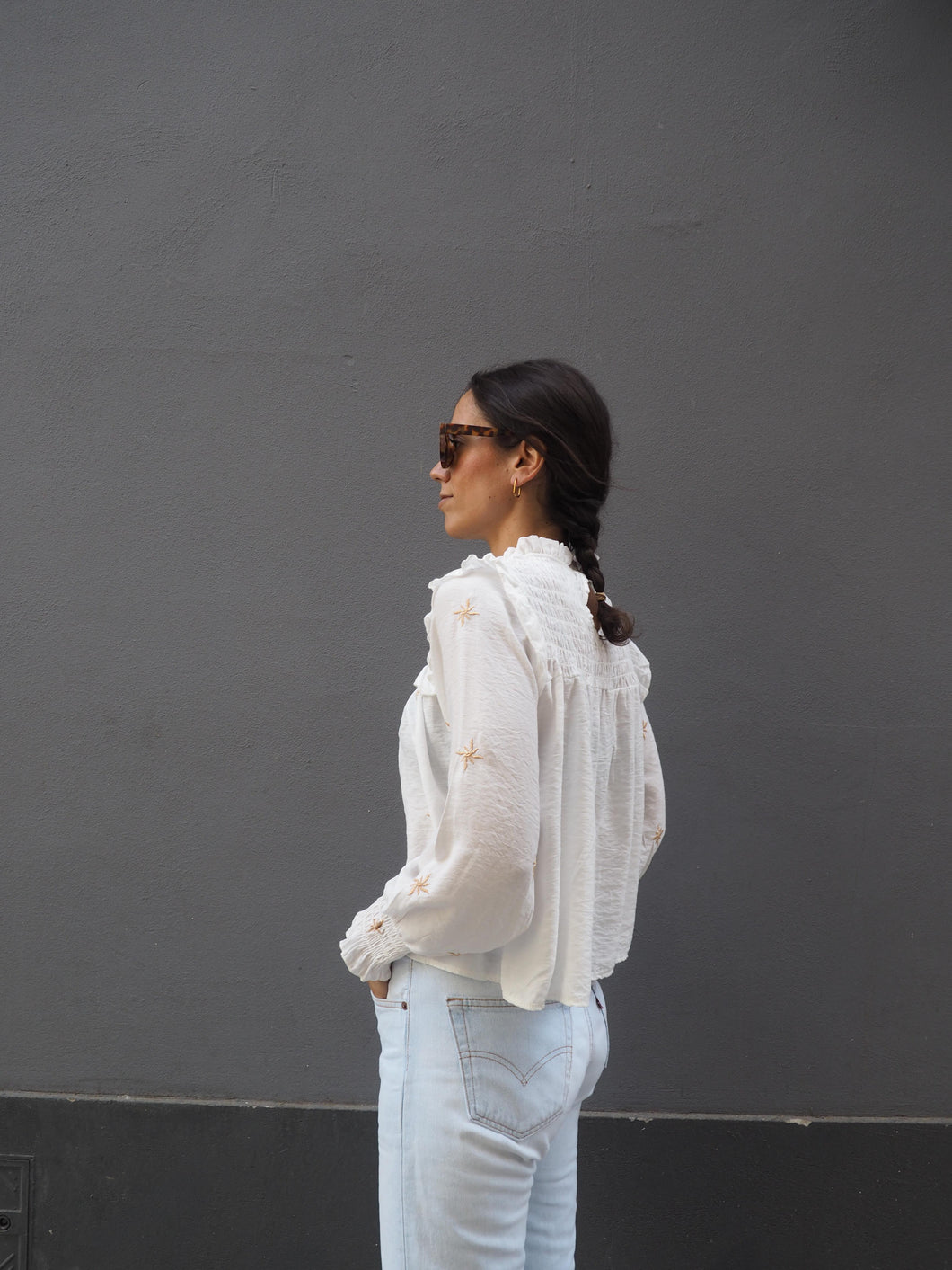 Blusa estrellas bordadas blanca