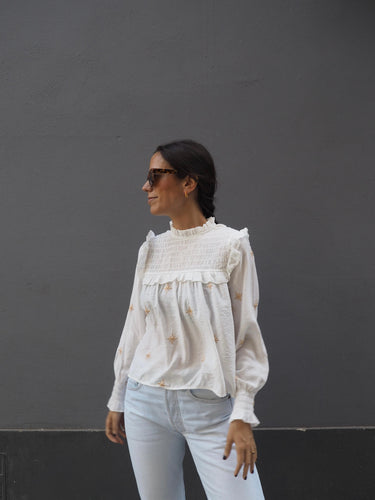 Blusa estrellas bordadas blanca