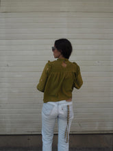 Cargar imagen en el visor de la galería, Blusa estrellas bordadas verde