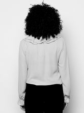 Cargar imagen en el visor de la galería, Blusa volantes blanca