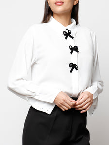 Blusa blanca lazos negros