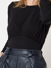 Cargar imagen en el visor de la galería, Camiseta fruncida negra