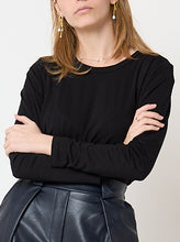 Cargar imagen en el visor de la galería, Camiseta fruncida negra