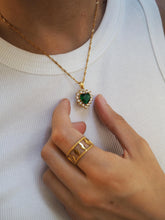 Cargar imagen en el visor de la galería, Collar corazón verde circonitas - Acero dorado 316L baño oro 18k