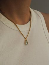 Cargar imagen en el visor de la galería, Collar Carmela circonita aguamarina · Acero dorado 316L baño oro 18K