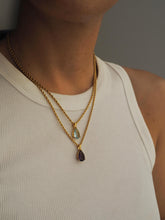 Cargar imagen en el visor de la galería, Collar Carmela circonita amatista · Acero dorado 316L baño oro 18K