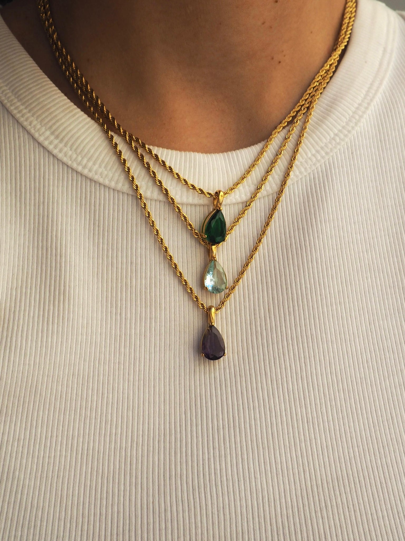 Collar Oro Blanco De 18k Con Colgante Gota Esmeralda | GV