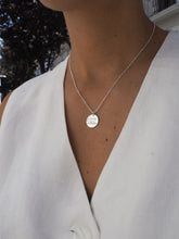 Cargar imagen en el visor de la galería, Collar Respirar - Acero plateado 316L baño plata rodiada
