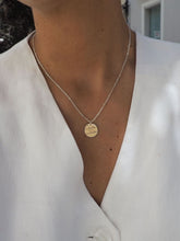 Cargar imagen en el visor de la galería, Collar Respirar - Acero plateado 316L baño plata rodiada