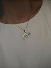 Cargar imagen en el visor de la galería, Collar ojo de Horus - Acero plateado 316L baño plata rodiada