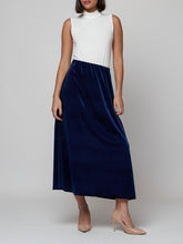 Cargar imagen en el visor de la galería, Falda velvet azul marino