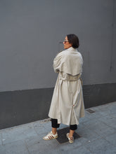 Cargar imagen en el visor de la galería, Gabardina vintage clásica - pieza única