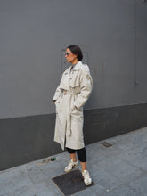 Cargar imagen en el visor de la galería, Gabardina vintage clásica - pieza única