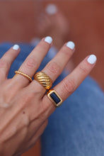 Cargar imagen en el visor de la galería, Anillo mineral ónyx negro - acero dorado baño oro 24k