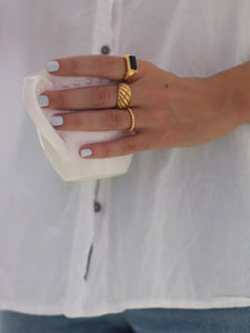 Anillo mineral ónyx negro - acero dorado baño oro 24k