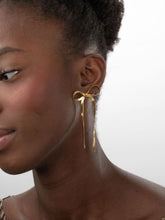 Cargar imagen en el visor de la galería, Pendientes Magic lazo· Acero 316L baño oro 18k