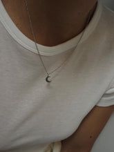 Cargar imagen en el visor de la galería, Collar Luna - Acero plateado 316L baño plata rodiada