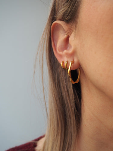 Pendientes aros onditas 25mm · Acero dorado 316L baño oro 18k