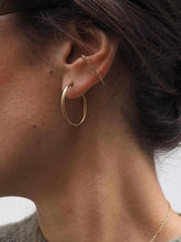 Cargar imagen en el visor de la galería, Pendientes aro 25 mm · Acero dorado 316L baño oro 18k · par 22€ unidad 11,50€
