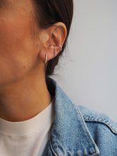 Cargar imagen en el visor de la galería, Pendiente ear cuff circonitas - Plata 925