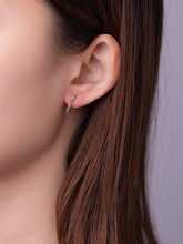 Cargar imagen en el visor de la galería, Pendiente Jota circonitas colores - Plata 925 baño oro 18k - par 25€ unidad 13€