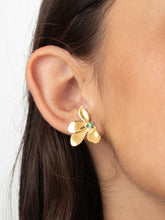 Cargar imagen en el visor de la galería, Pendientes Lilou circonita azul· Acero 316L baño oro 18k