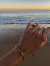 Cargar imagen en el visor de la galería, Pulsera Magic 5mm - Acero dorado 316L baño oro 18k