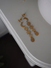 Cargar imagen en el visor de la galería, Pendientes Estrella Luna · Acero dorado 316L baño oro 18k