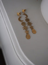 Cargar imagen en el visor de la galería, Pendientes Estrella Luna · Acero dorado 316L baño oro 18k