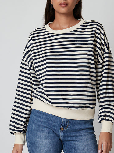 Sudadera azul marino y blanca