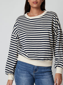 Sudadera azul marino y blanca