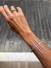 Cargar imagen en el visor de la galería, Pulsera Surat - Latón baño plata - Edición limitada