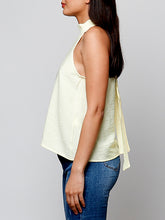 Cargar imagen en el visor de la galería, Top halter amarillo