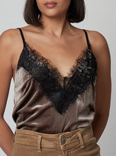 Cargar imagen en el visor de la galería, Top velvet lencero