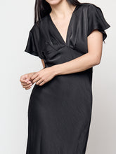 Cargar imagen en el visor de la galería, Vestido satinado negro