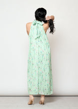 Cargar imagen en el visor de la galería, Vestido largo flores cuello halter verde