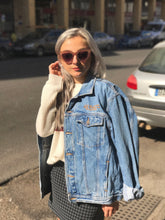Cargar imagen en el visor de la galería, VINTAGE DENIM JACKET - VARIAS TALLAS DISPONIBLES