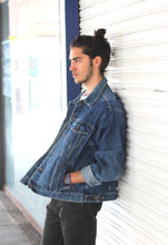 Cargar imagen en el visor de la galería, VINTAGE DENIM JACKET TONO MEDIO - VARIAS TALLAS DISPONIBLES